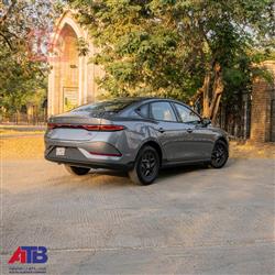 بی وای دی Qin Plus